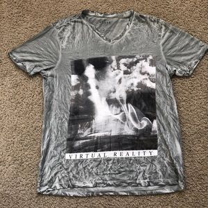 Men’s Guess v-neck t-shirt (Medium)